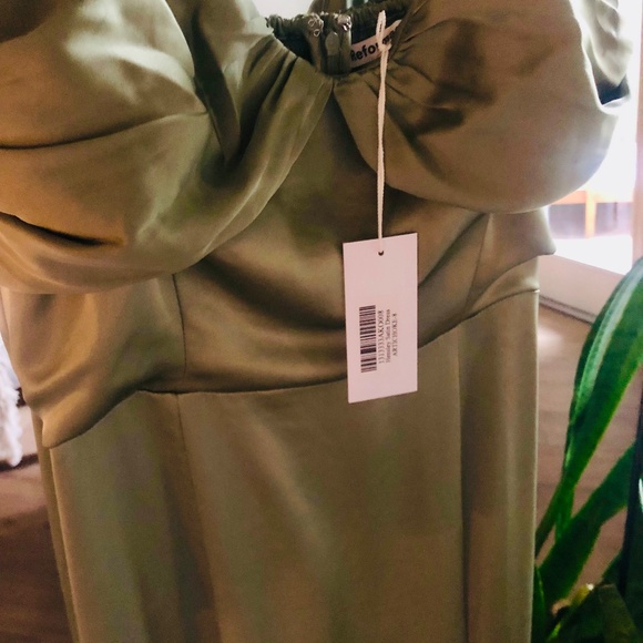 ✨ NWT Reformation Hensley Satin Dress – Artichoke Green, Size 8 - Picture 5 of 9